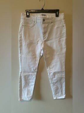 White Women’s Slim Straight Jeans